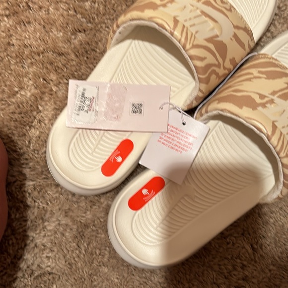 NWT NIKE POOL SLIDES LOUNGE SANDALS BEACH SHOES 6 womens - Picture 8 of 8